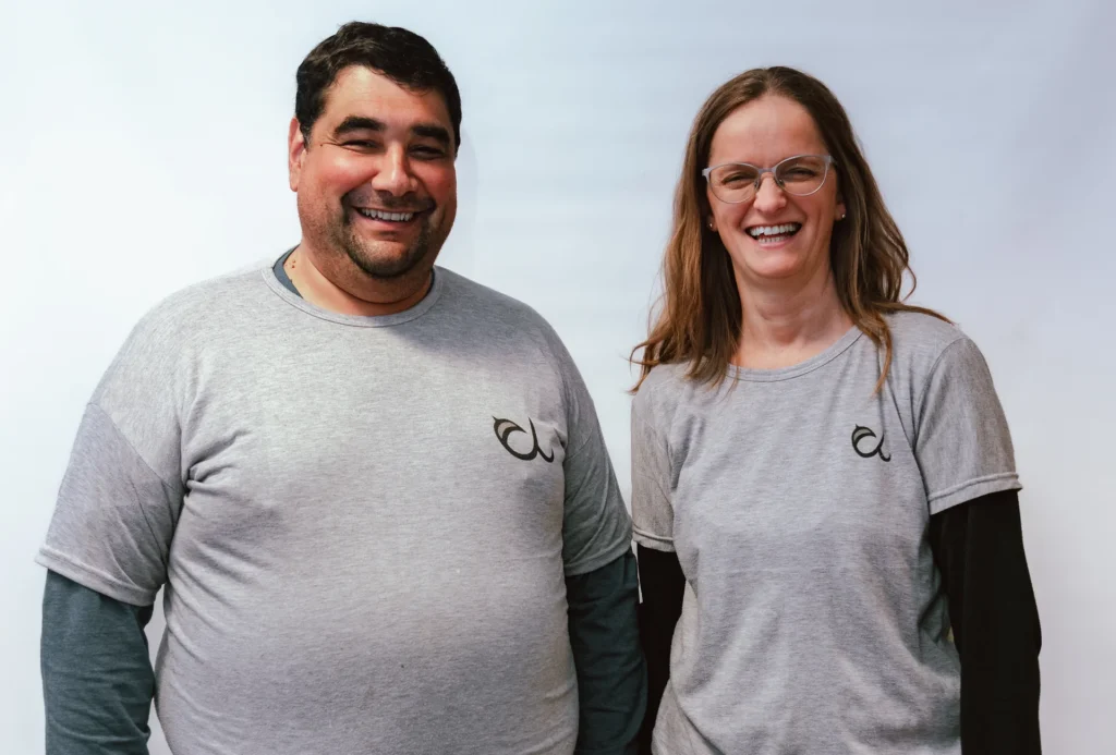 Ruben Montero y Micaela Christensen, fundadores de Alfa Apicultura en Tandil