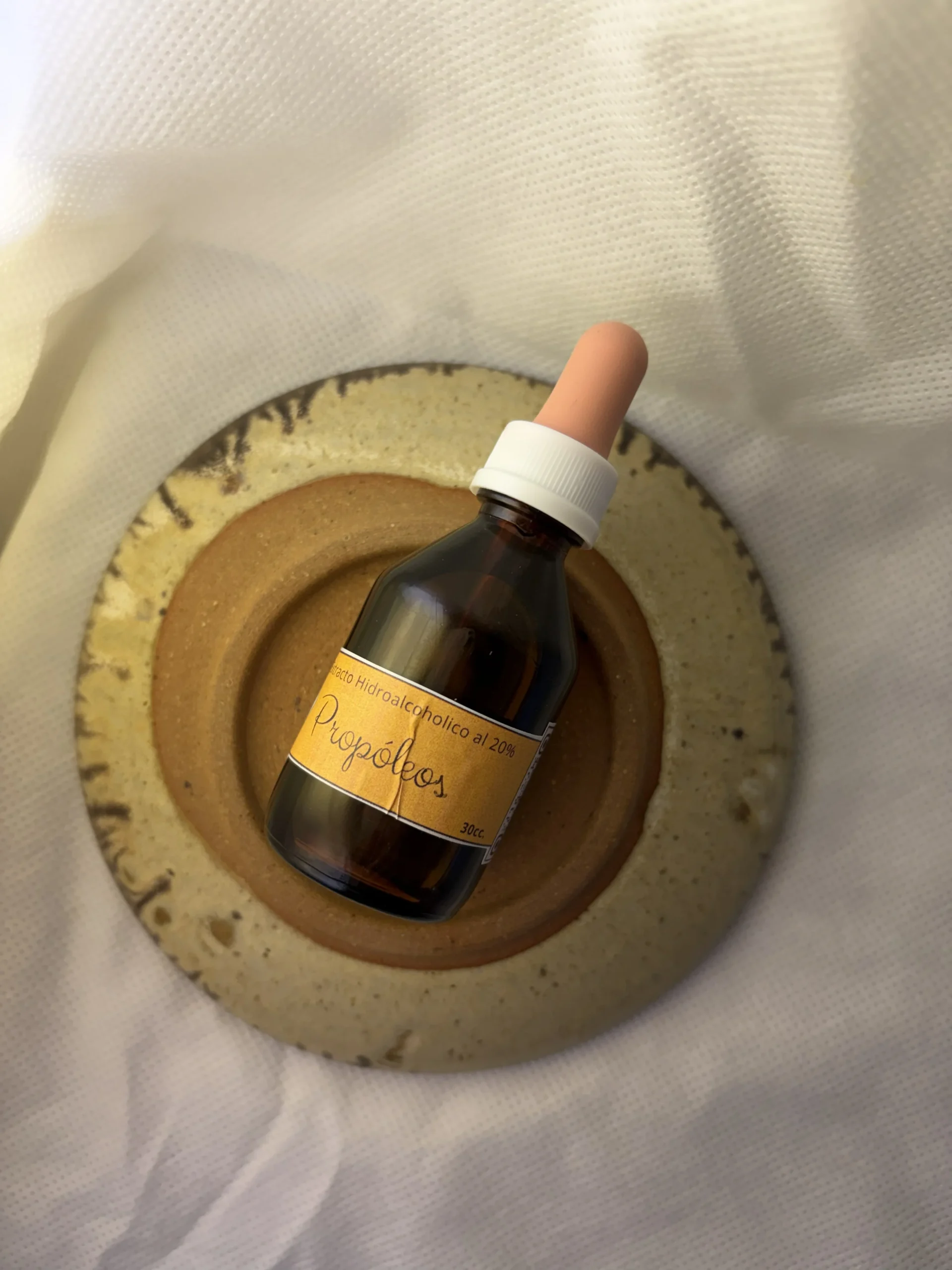 Extracto de propóleo al 20 por ciento: antibiótico natural y solución para bienestar prostático. Suplemento alimenticio Tandil.